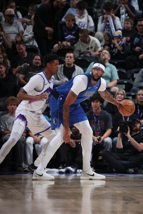 掌互通 浓眉哥25+6独行侠大胜爵士 状元改打控卫11+7仅1助攻